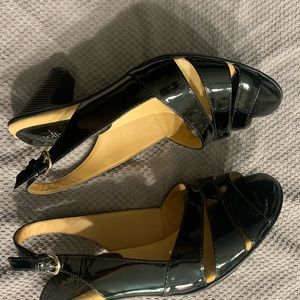 Softspots Womens Neima Slingback Sandal Black Patent 8WW